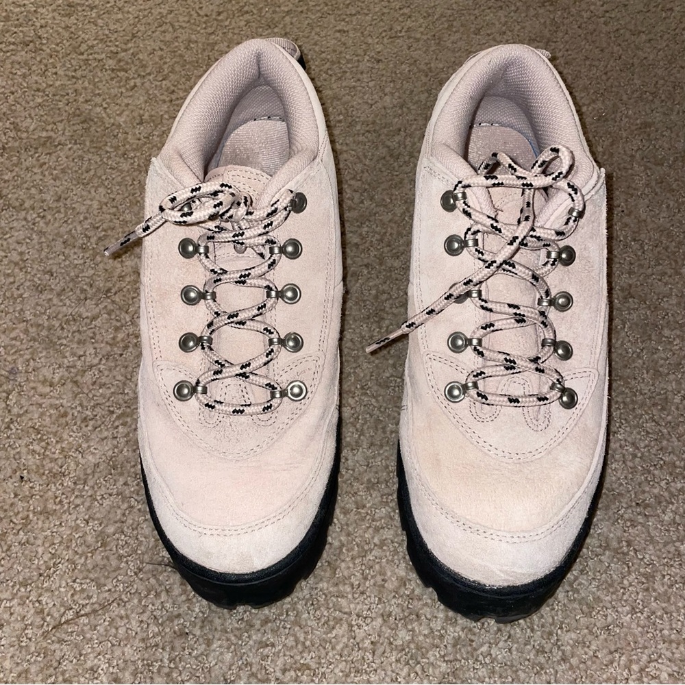 Nike Lahar low fossil stone